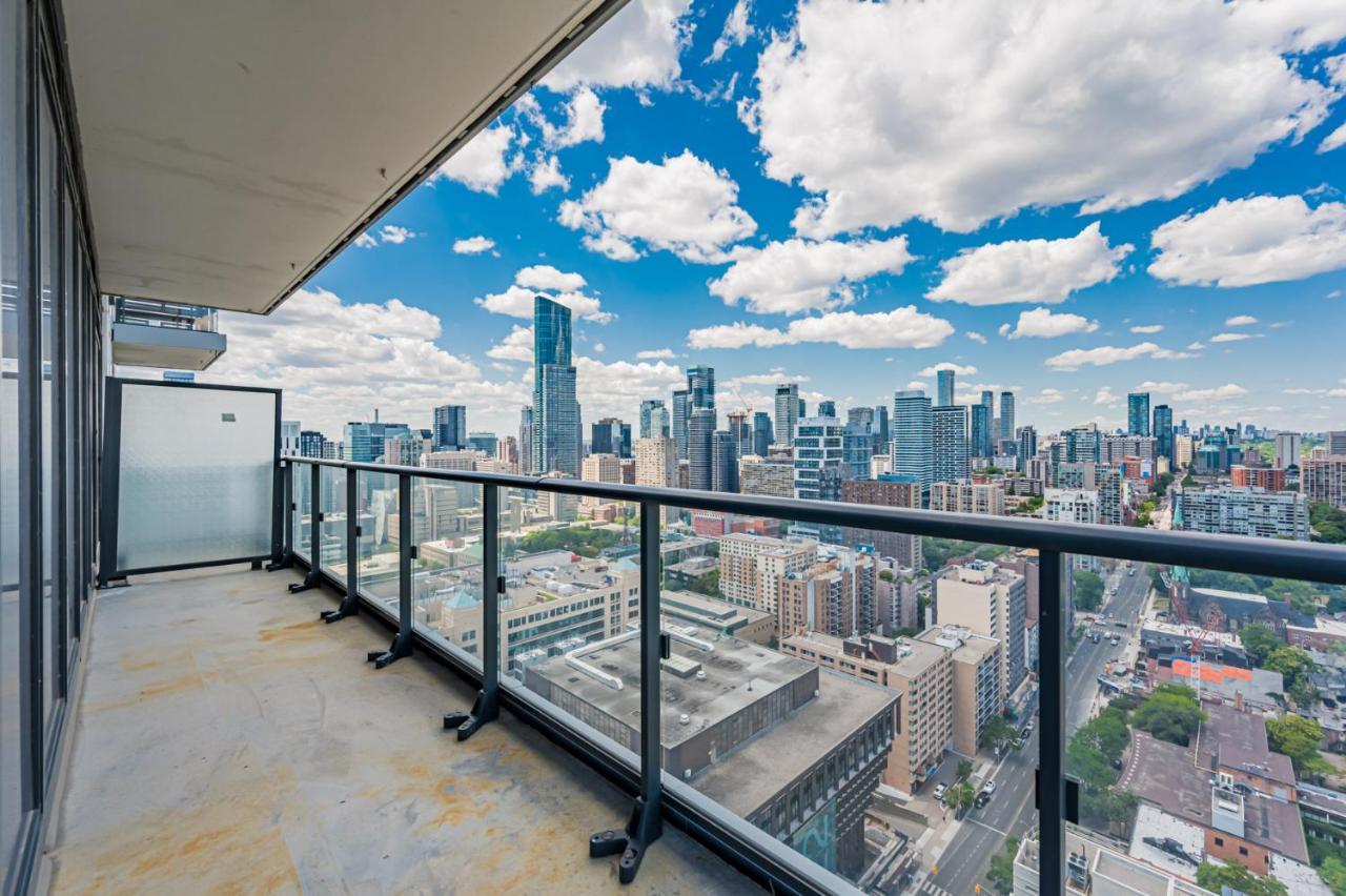 Luxury 2 Bedroom Condo High Floor Close To Eaton Center Toronto Exteriér fotografie